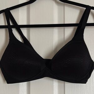 EUC- Warner's Black Full Coverage Bra with Molded Cups- no underwire